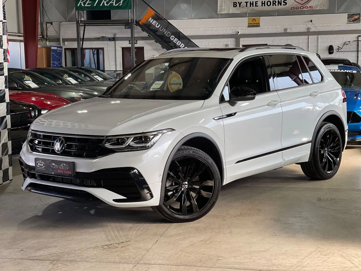 Volkswagen Tiguan TIGUAN R-LINE+4MOT.+SHZ+AHK+PANO+HARMAN+GARANTIE Weiß - 1