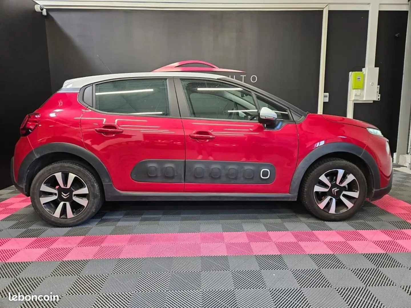 Citroen C3 PureTech 82 SS BVM5 Feel Rouge - 2
