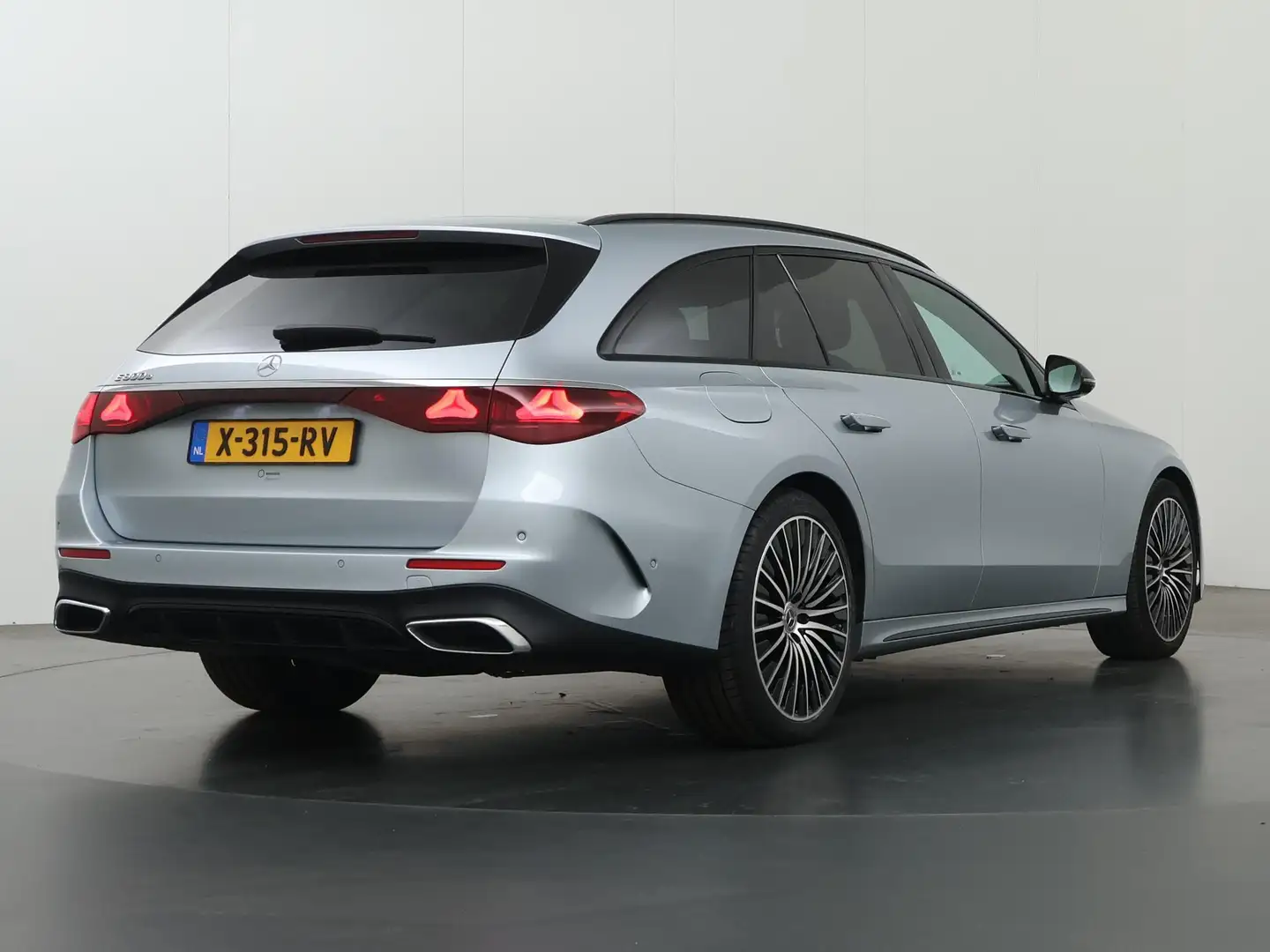 Mercedes-Benz E 300 Estate e AMG Line | Navigatie | Parkeercamera | St Grigio - 2