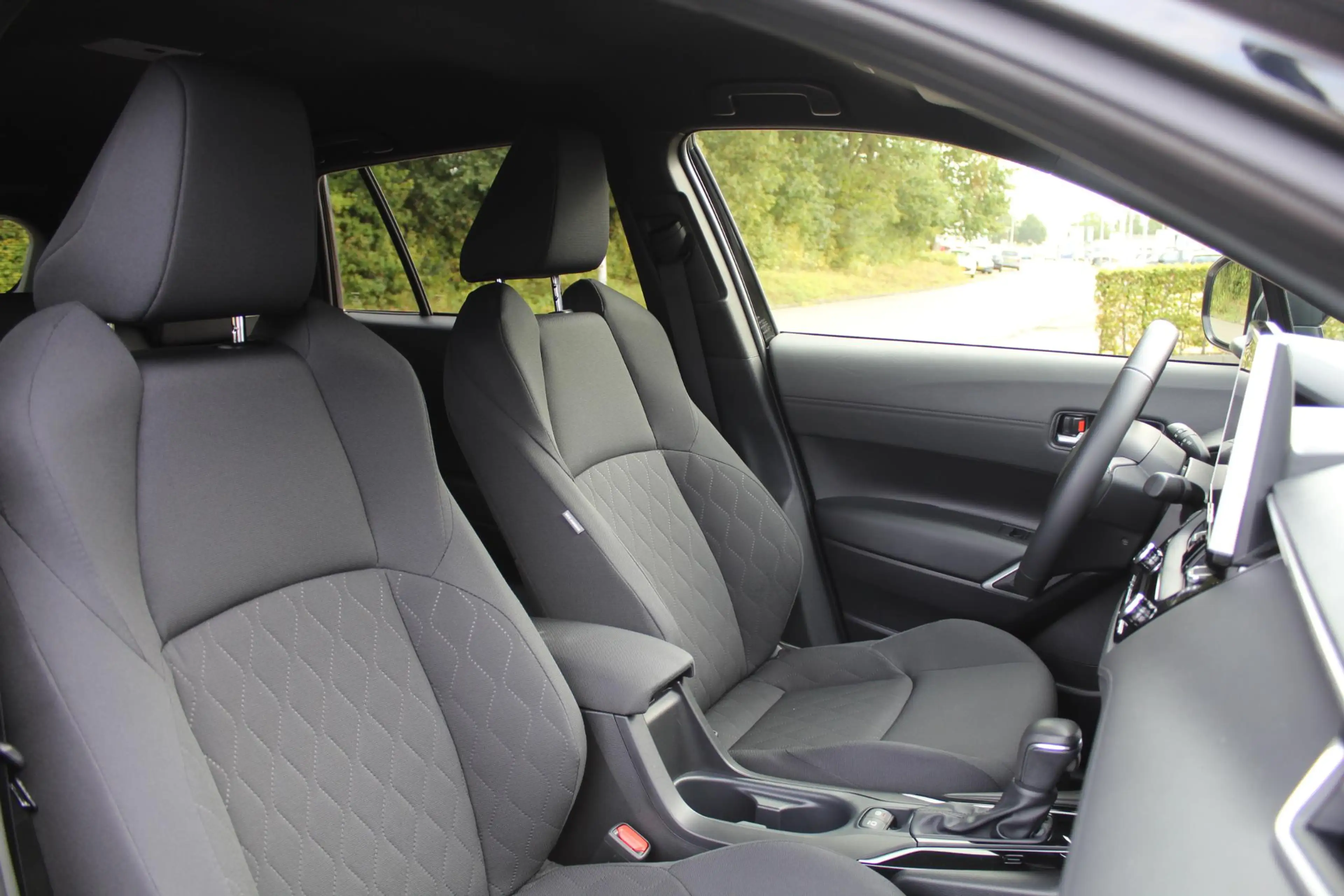 Toyota Corolla Cross Hybrid 140 Style — photo 13