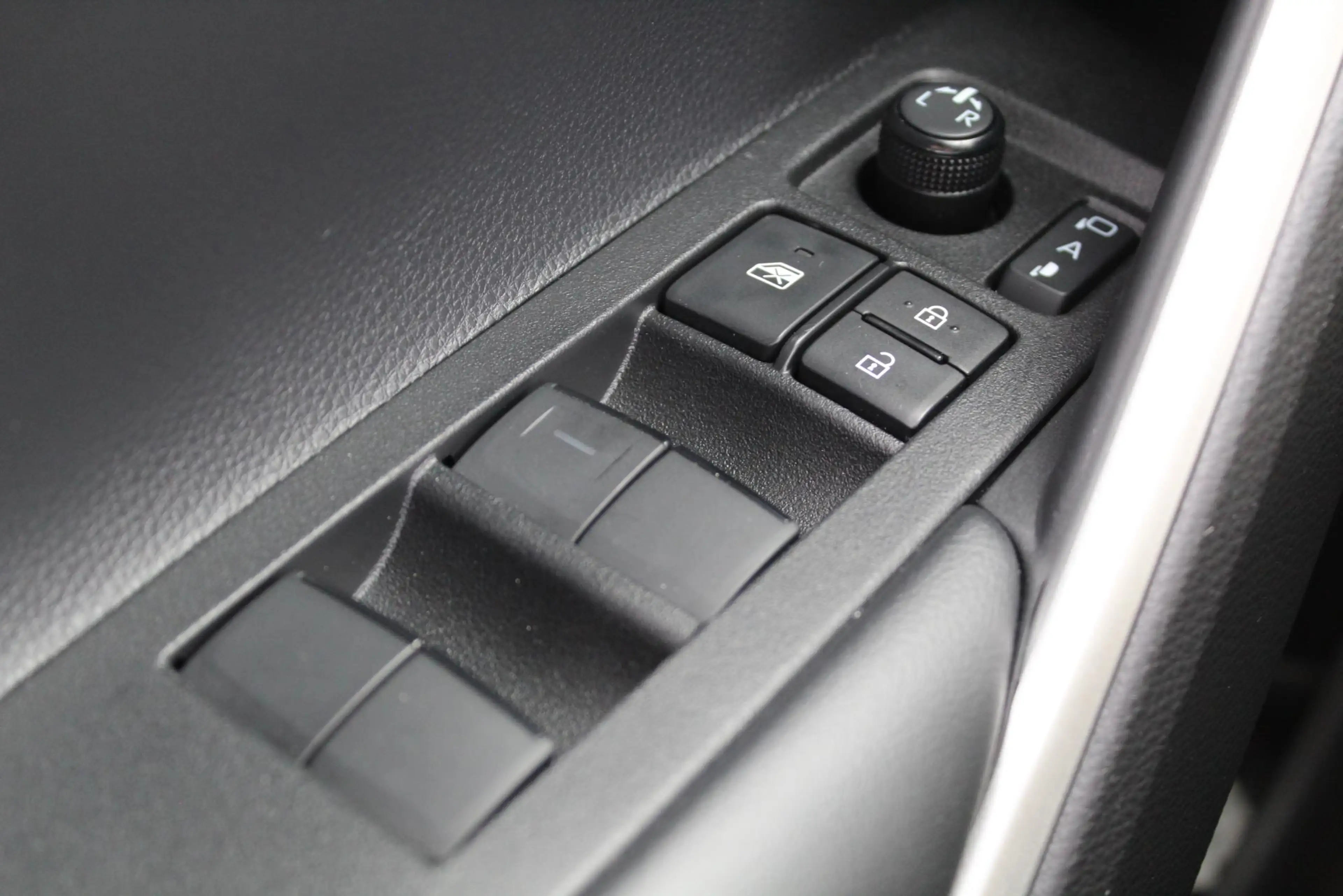 Toyota Corolla Cross Hybrid 140 Style — photo 27
