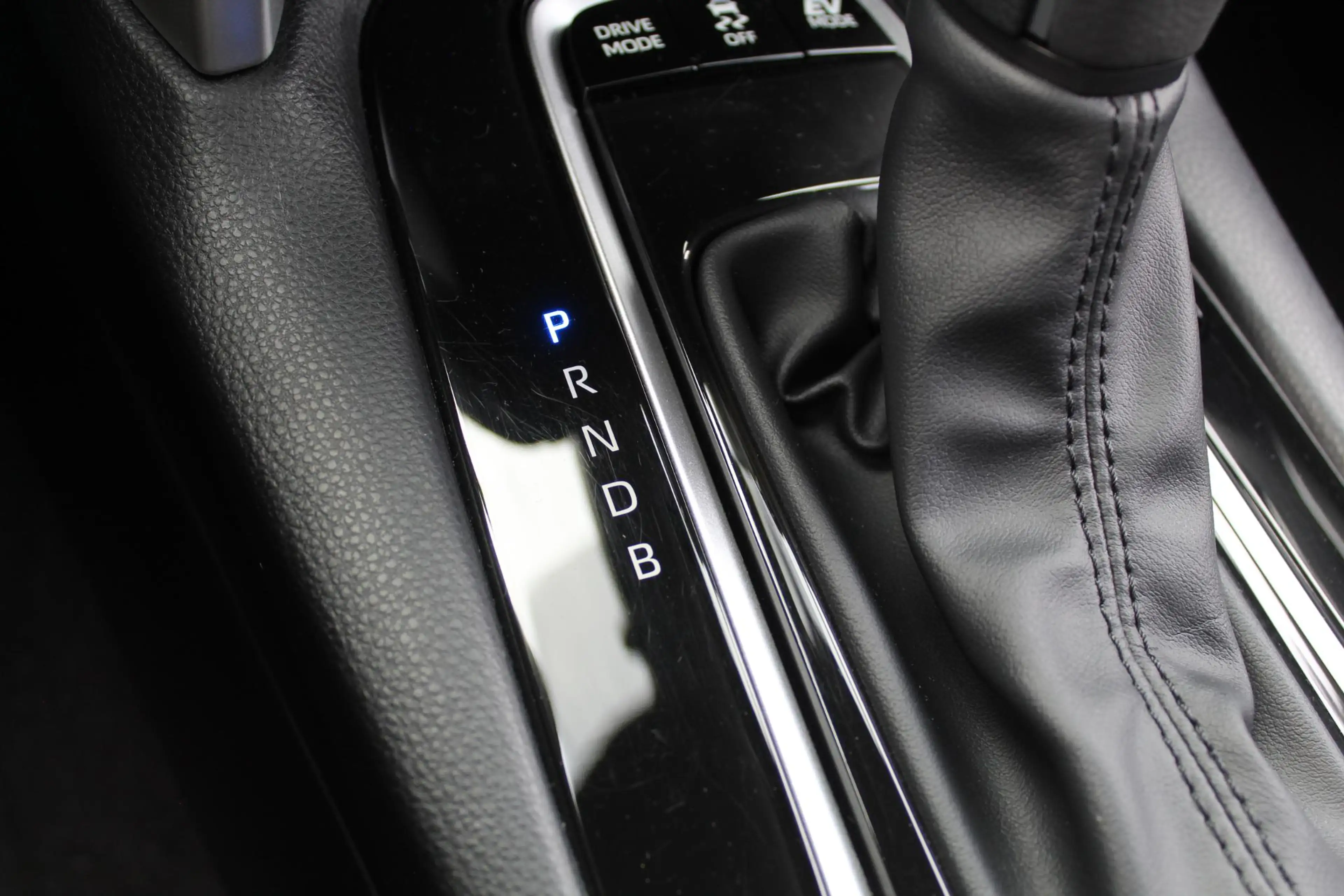 Toyota Corolla Cross Hybrid 140 Style — photo 29