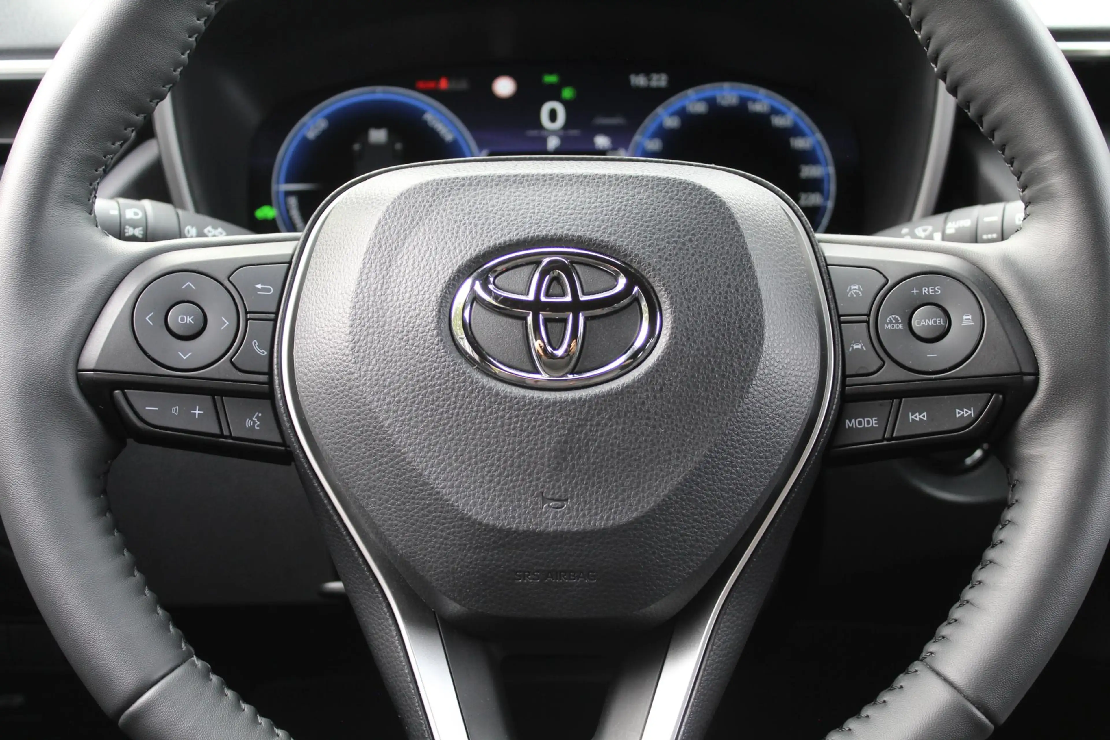 Toyota Corolla Cross Hybrid 140 Style — photo 18