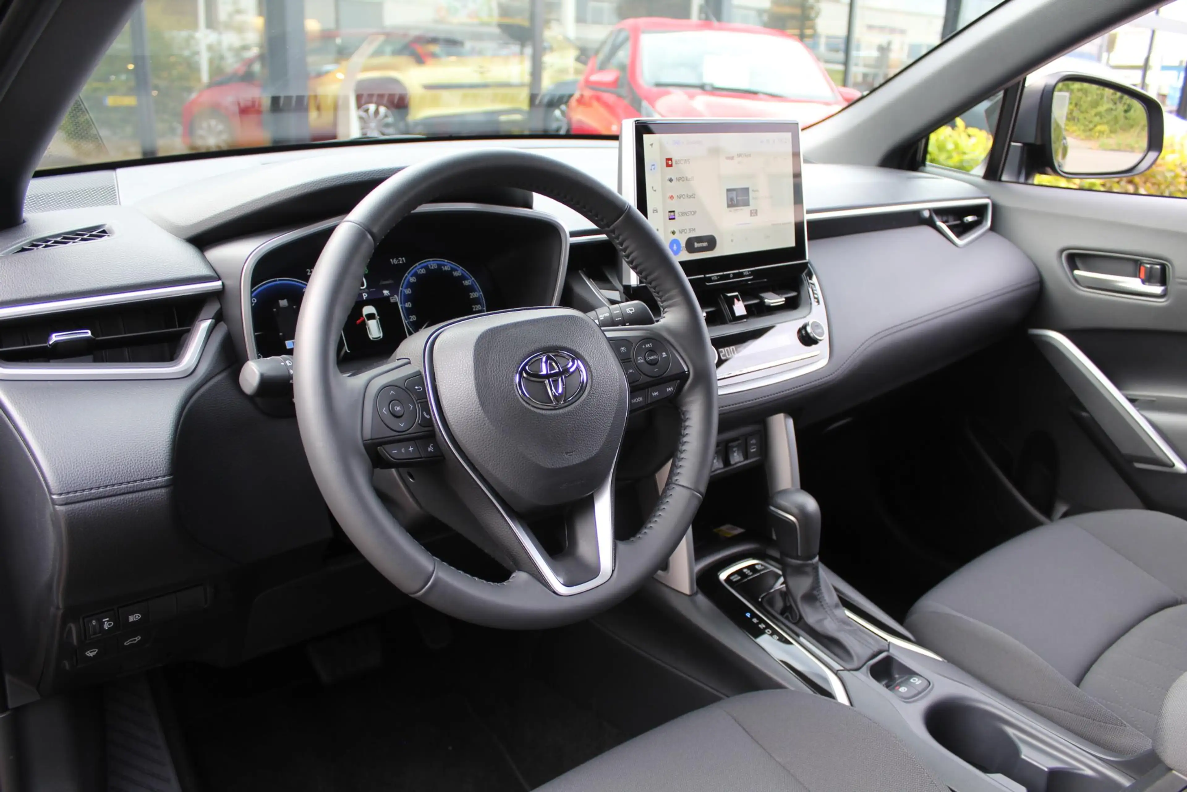 Toyota Corolla Cross Hybrid 140 Style — photo 2