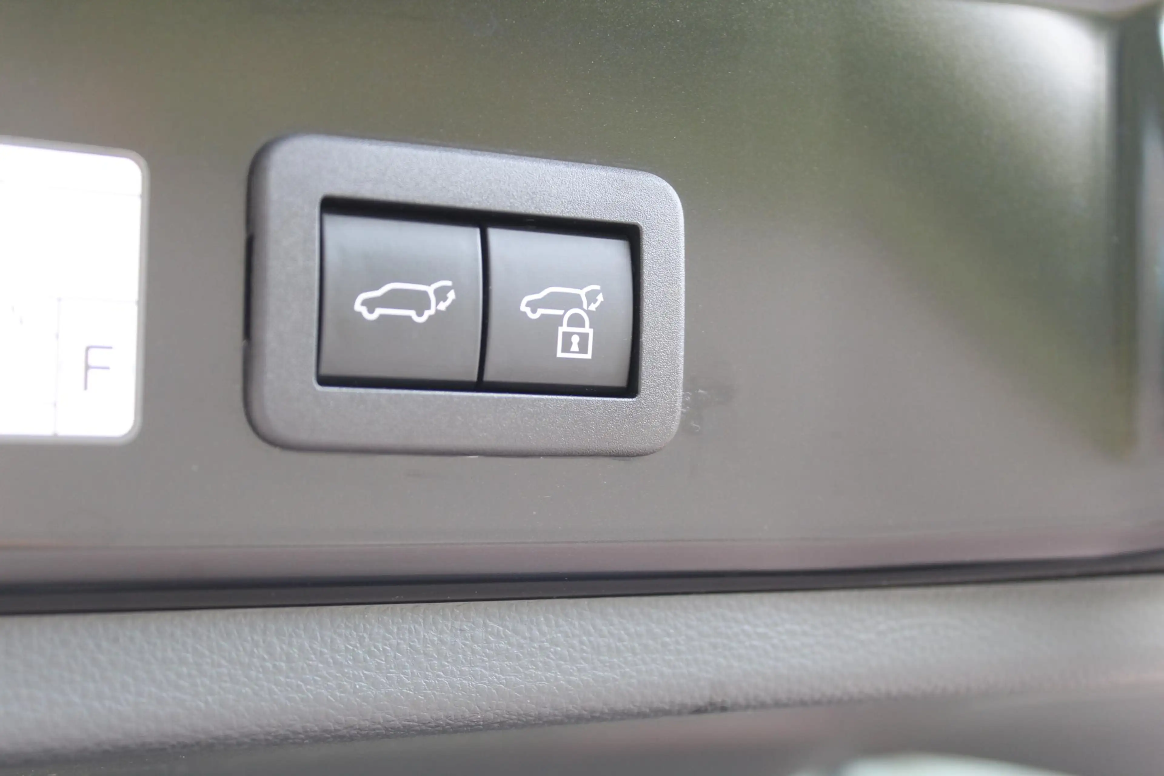 Toyota Corolla Cross Hybrid 140 Style — photo 11