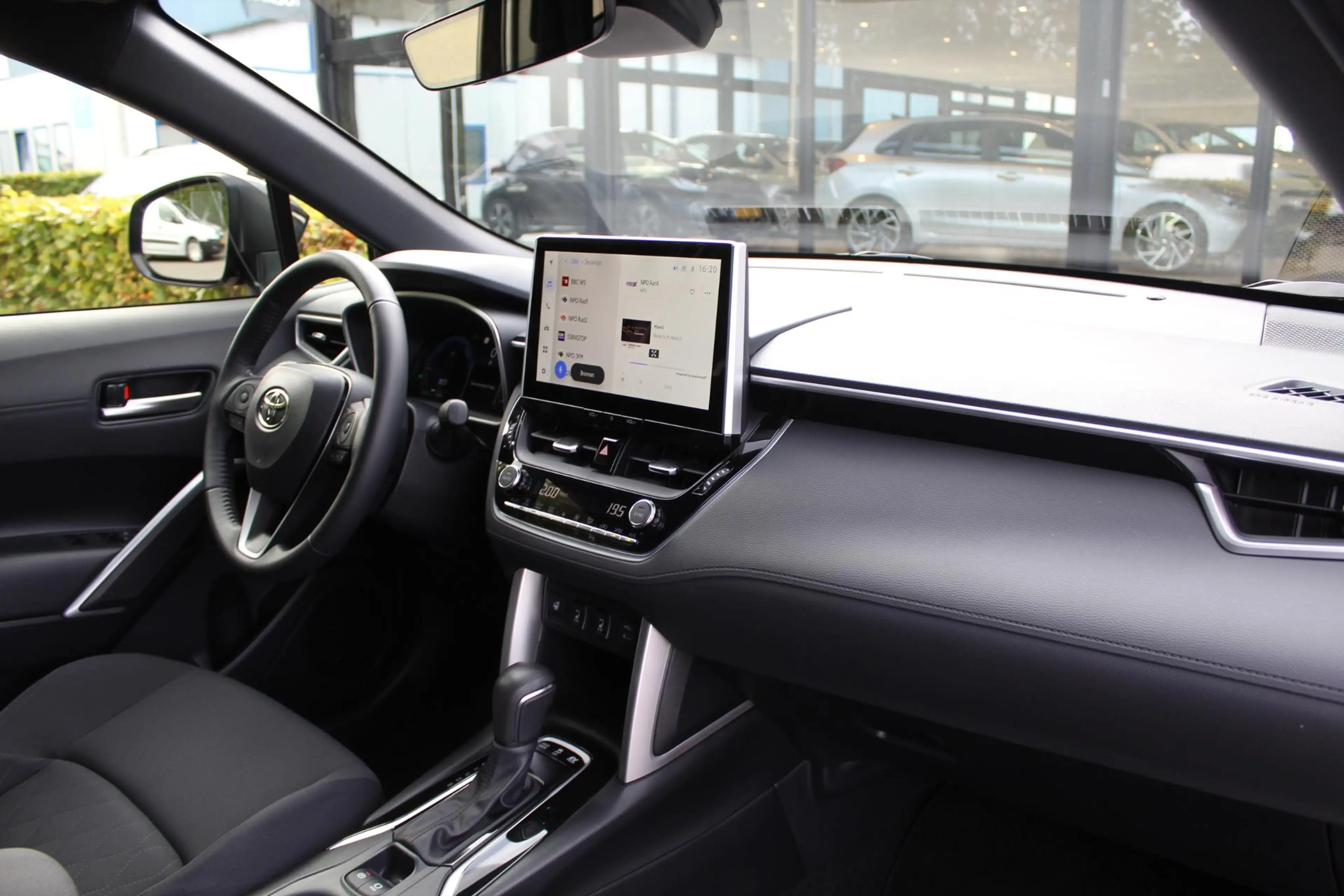 Toyota Corolla Cross Hybrid 140 Style — photo 6