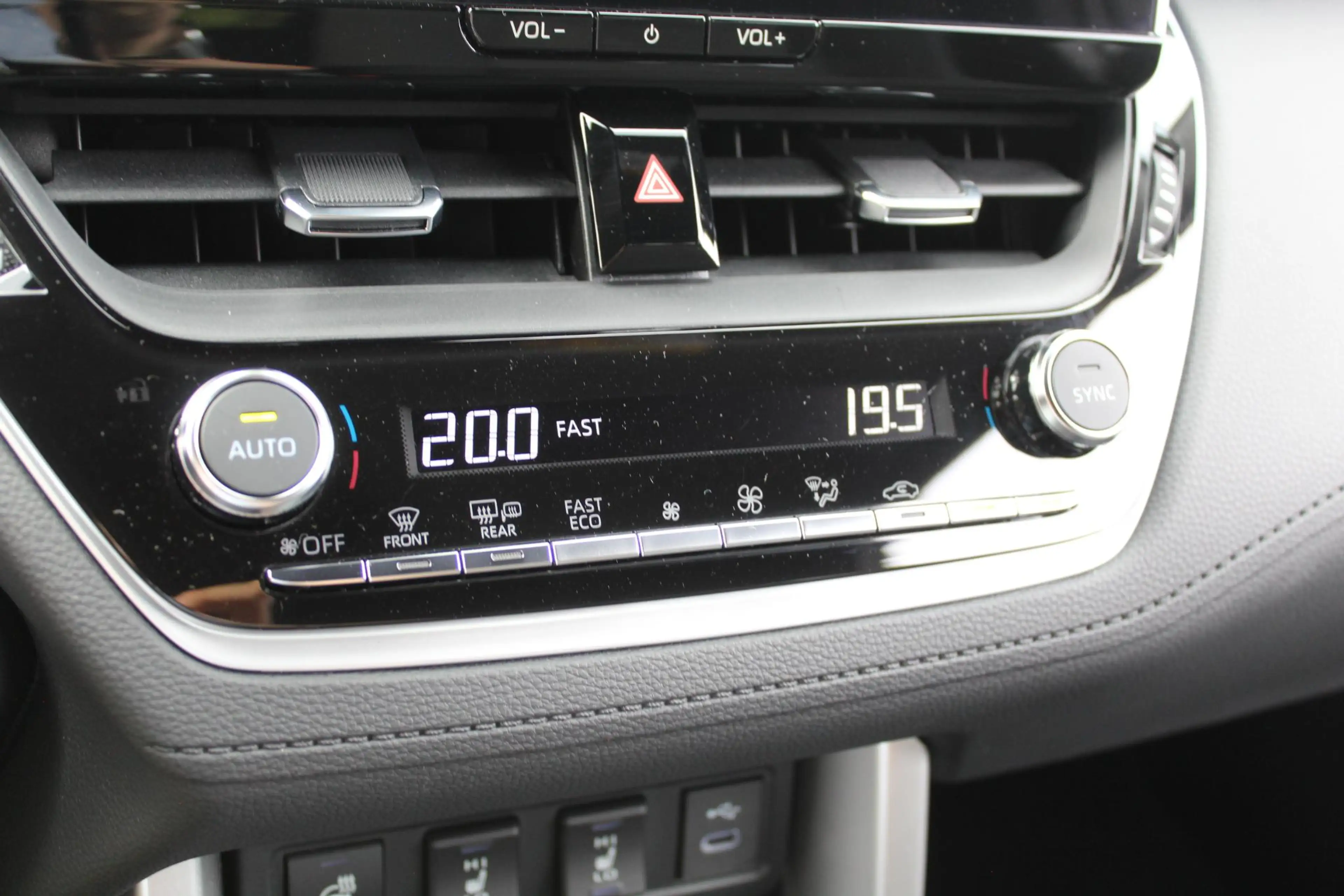 Toyota Corolla Cross Hybrid 140 Style — photo 21