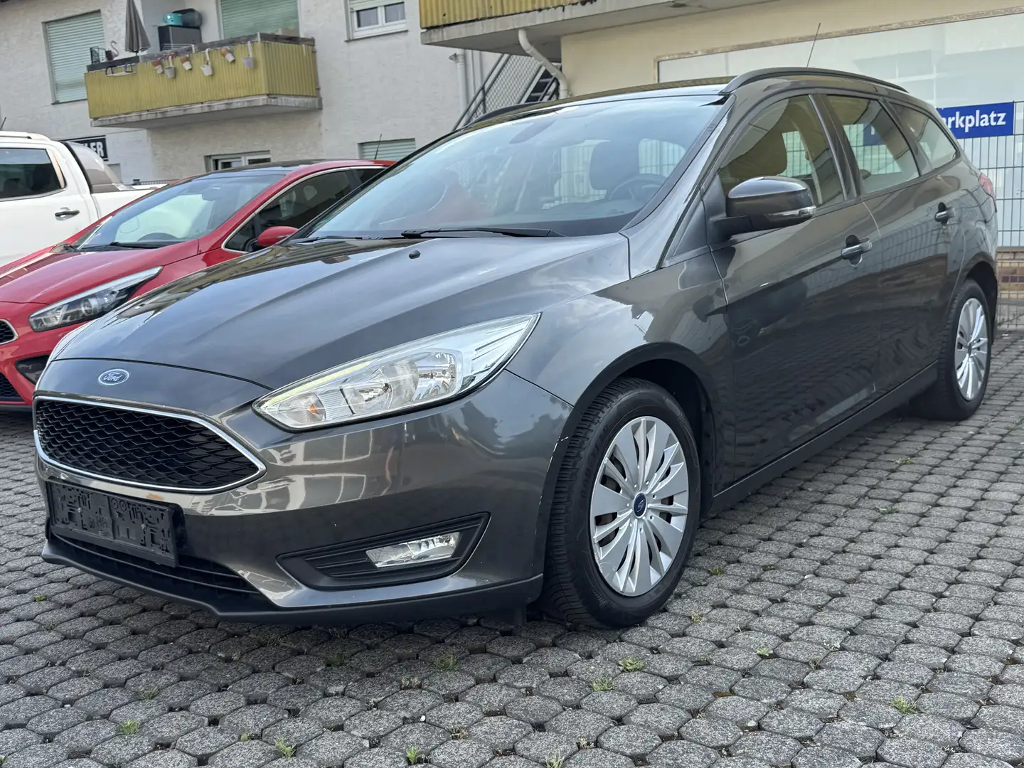 Ford Focus 1.0 NAVI KLIMA SHZ 6-GANG START+STOP TEMP BC EURO6 Grau - 2