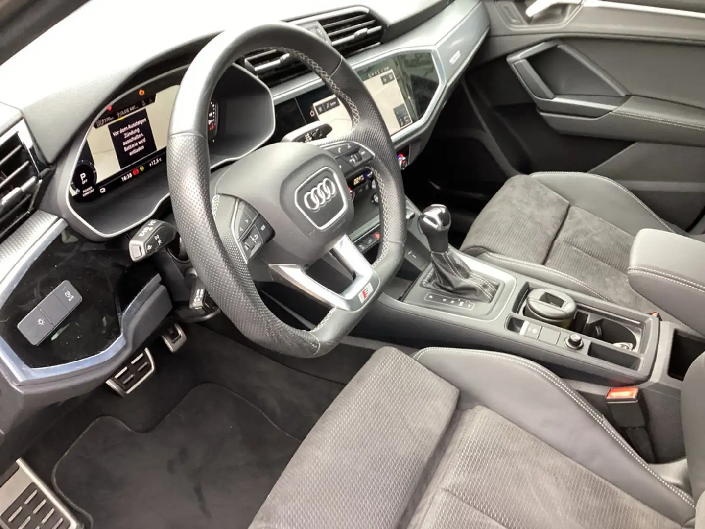 Audi Q3 45 TFSI e S line Noir - 2