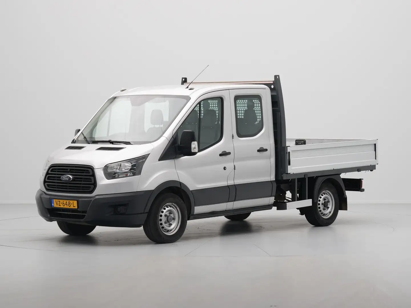 Ford Transit 350 2.0 TDCI L2H1 DC Ambiente Bluetooth Metallic R Grijs - 2
