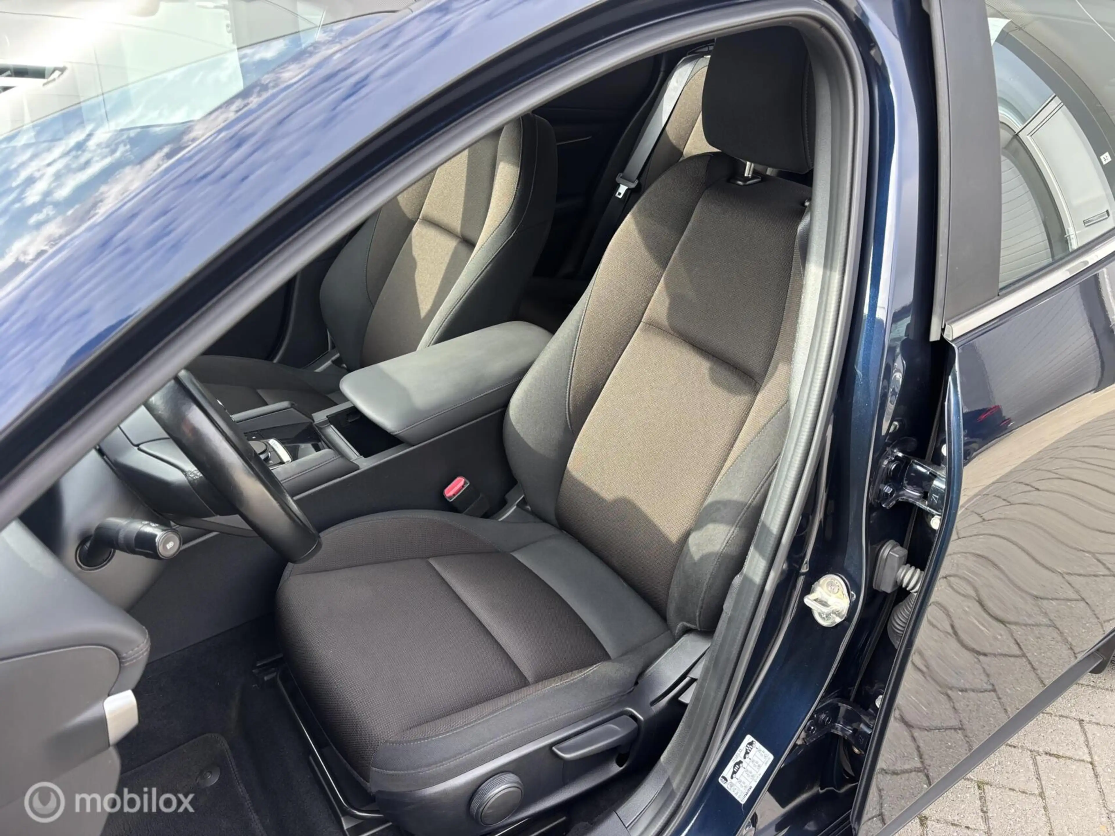 Mazda 3 2.0 e-SkyActiv-G M Hybrid 122 Comfort — photo 9