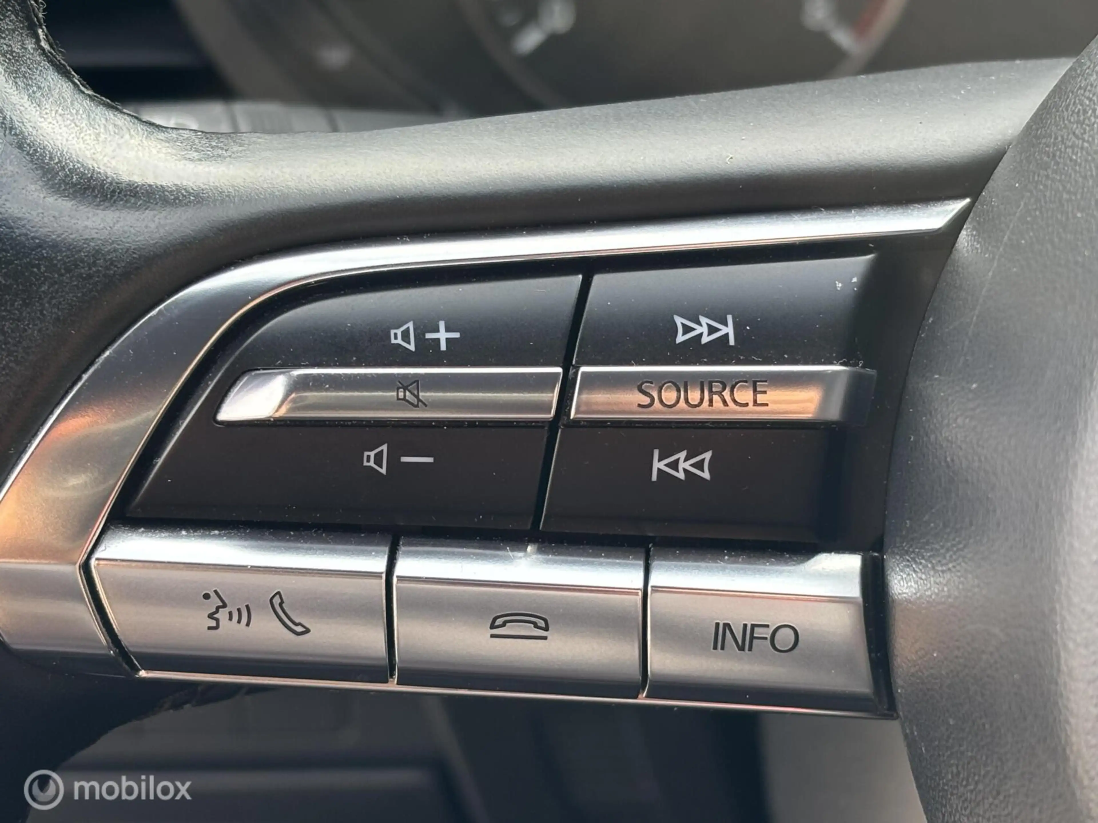 Mazda 3 2.0 e-SkyActiv-G M Hybrid 122 Comfort — photo 13