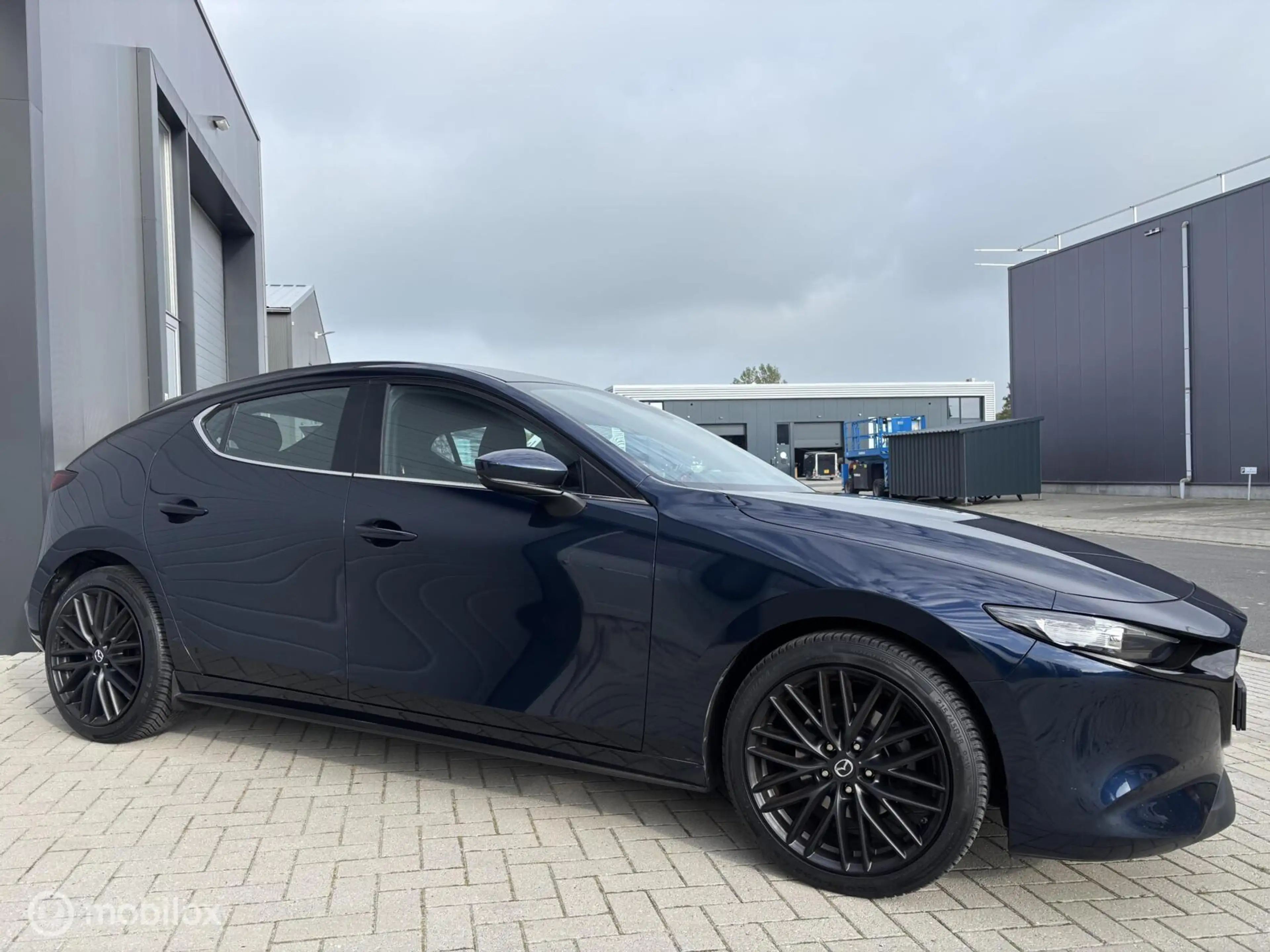 Mazda 3 2.0 e-SkyActiv-G M Hybrid 122 Comfort — photo 3