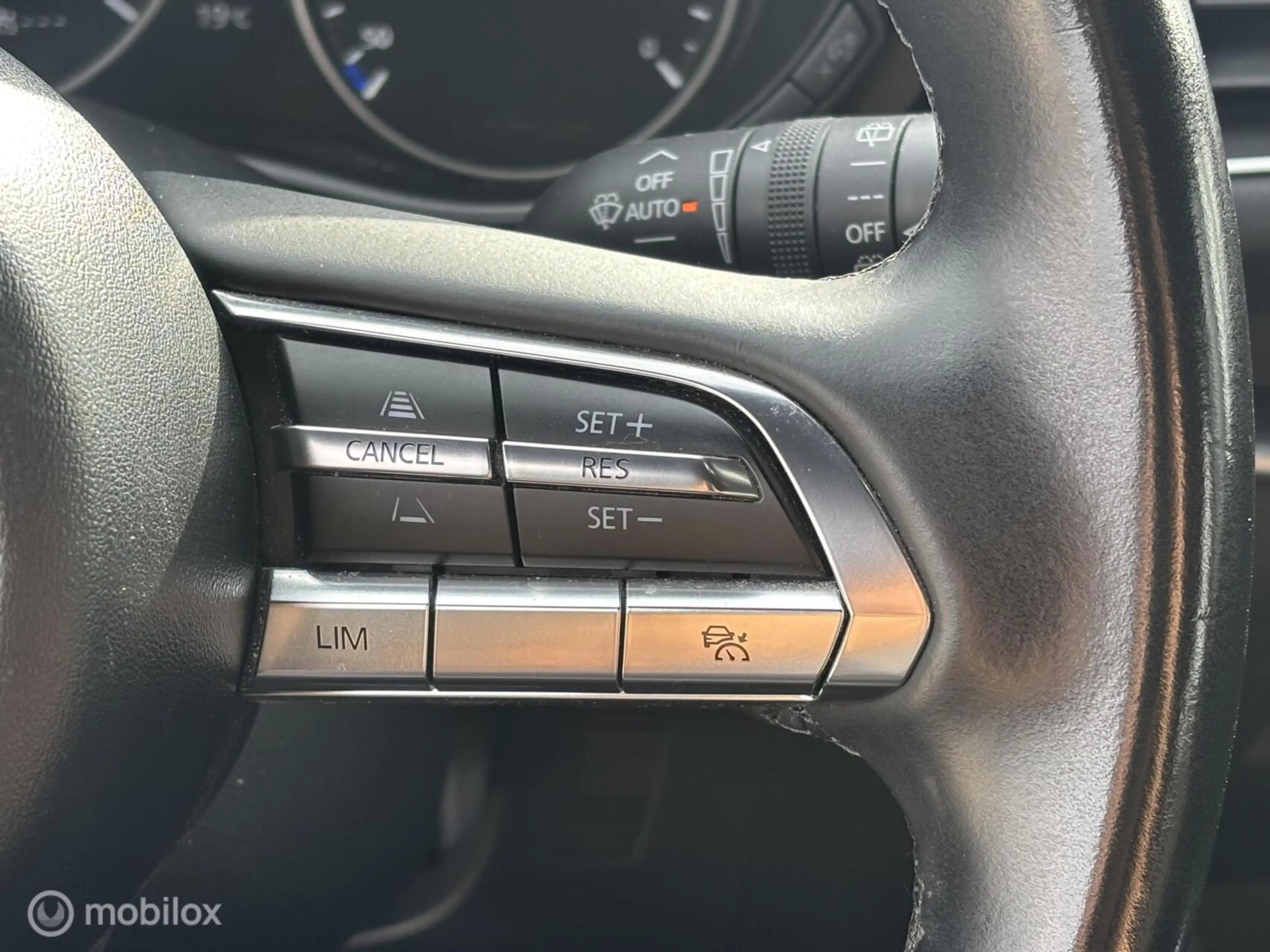 Mazda 3 2.0 e-SkyActiv-G M Hybrid 122 Comfort — photo 14