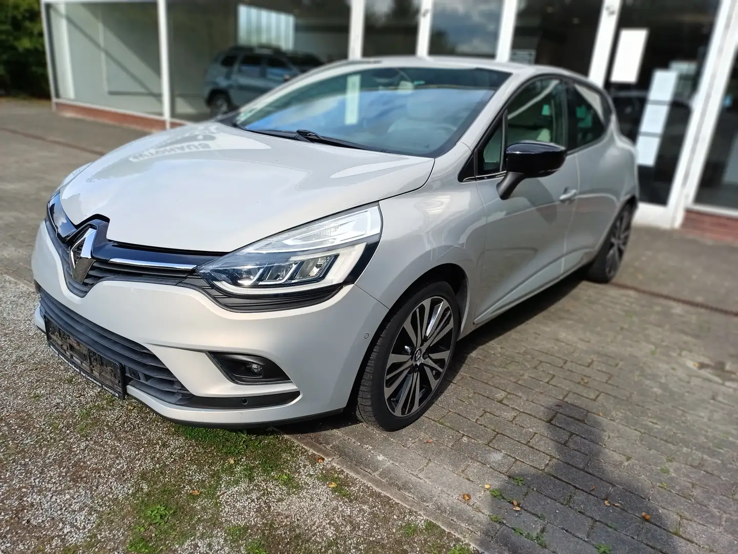 Renault Clio Initiale Paris TCe 120 EDC, Leder,1. Hand, 9190 km Argent - 2