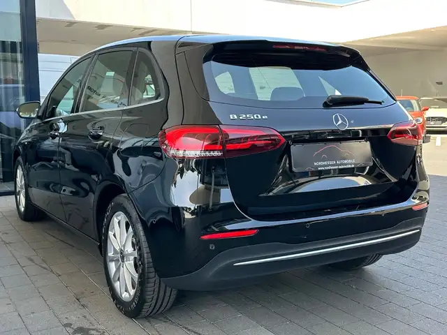 Mercedes-Benz B-Class view 3