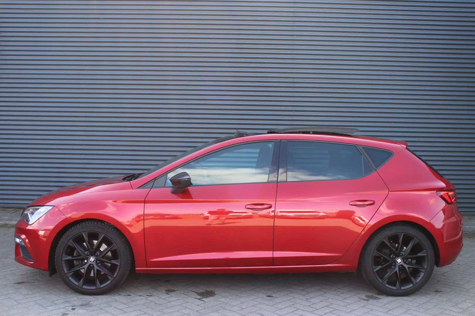 SEAT Leon 1.5 TSI FR Ultimate Edition Black Panoramadak Full Rood - 2