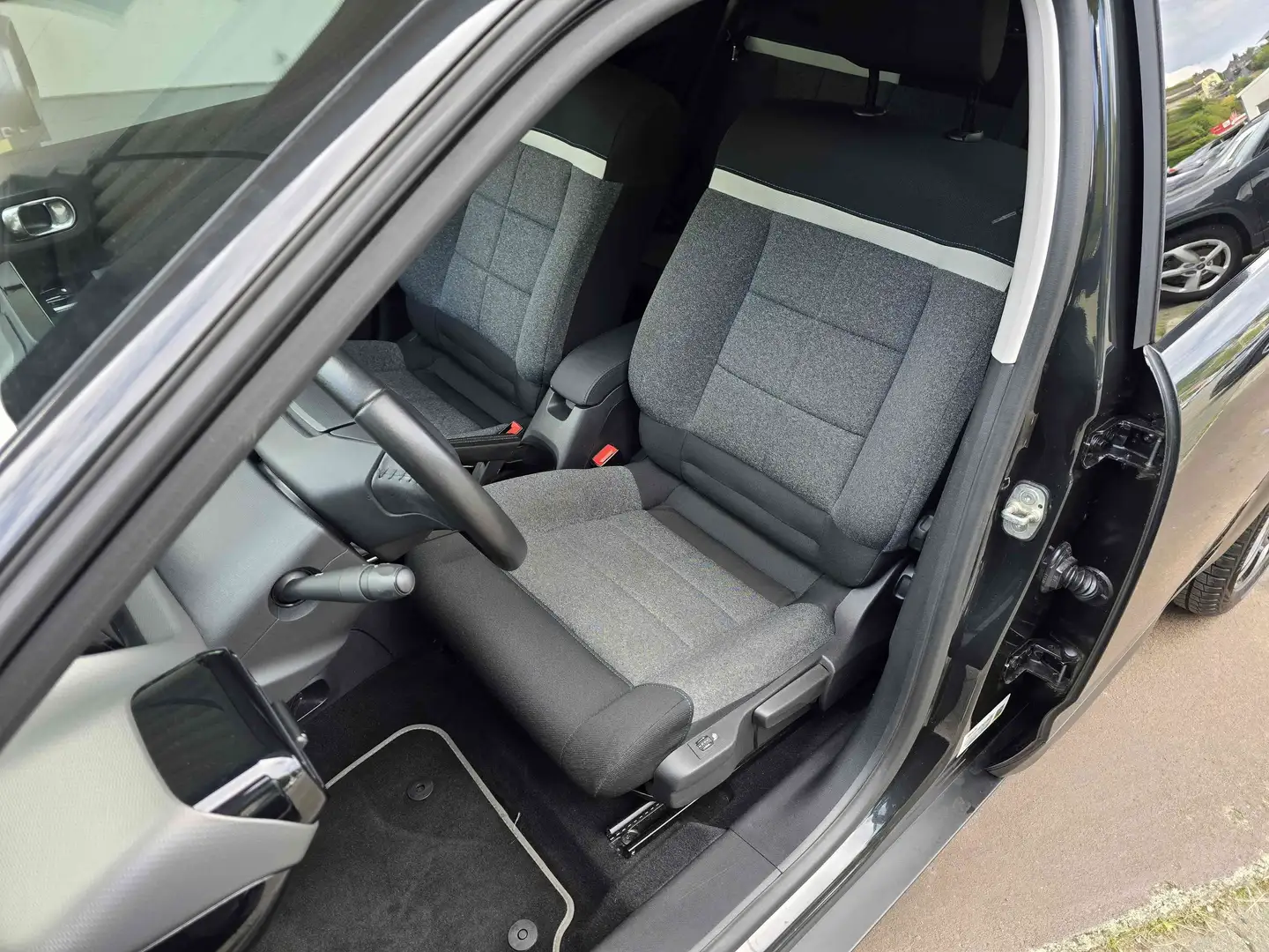 Citroen C4 Cactus Shine*NAVI*KAMERA*PANO-DACH* Schwarz - 2