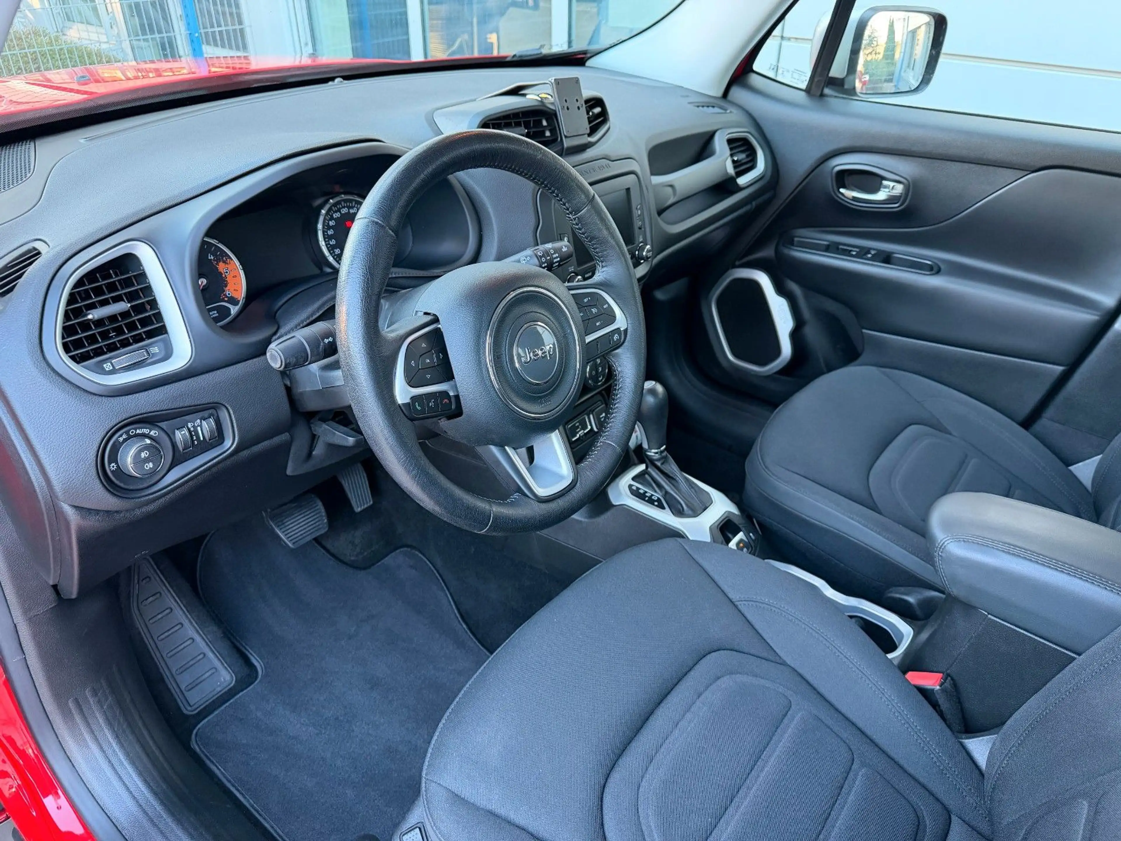 Jeep Renegade 2.0D Limited 4WD — photo 13