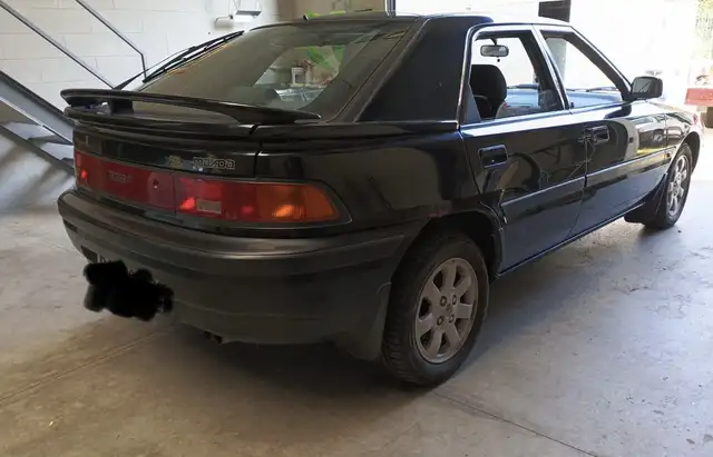 Mazda 323