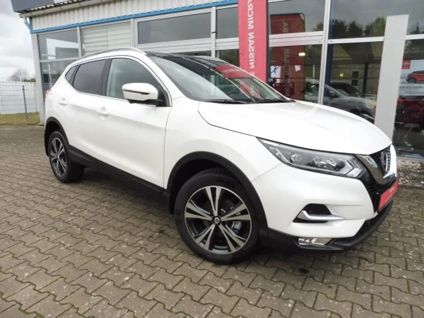 Nissan Qashqai N-CONNECTA TEILLEDER LED KEYLESS AHK Blanco - 1