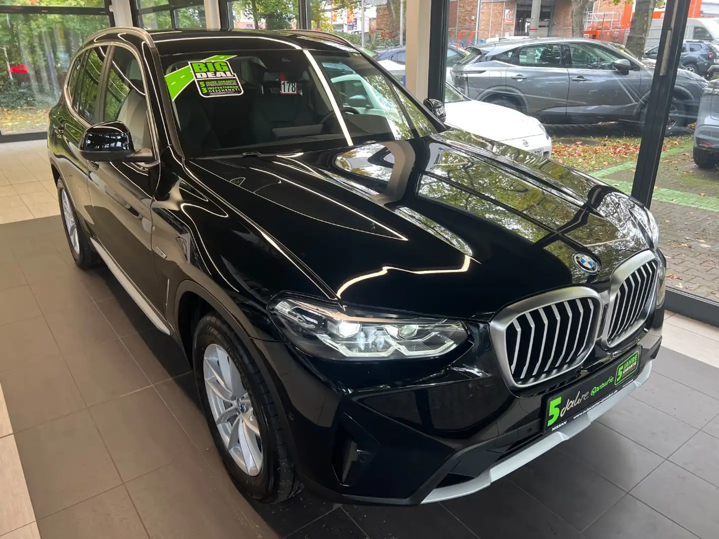 BMW X3 xDrive 30e SHZ+Kam.+KeyLess+KlimaA+LM+PDC Schwarz - 2