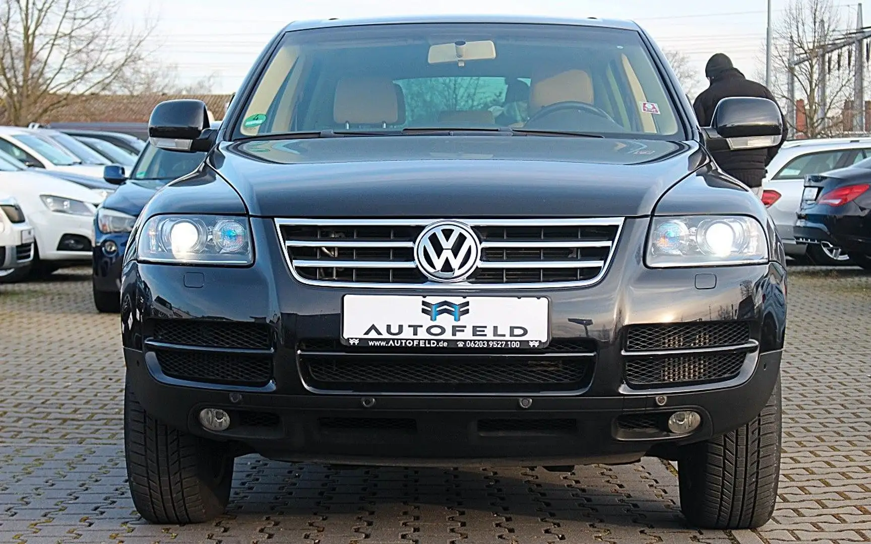 Volkswagen Touareg 3.0 V6 TDI/1HAND/VOLLSHEFT/NAVI/AHK/ Schwarz - 2