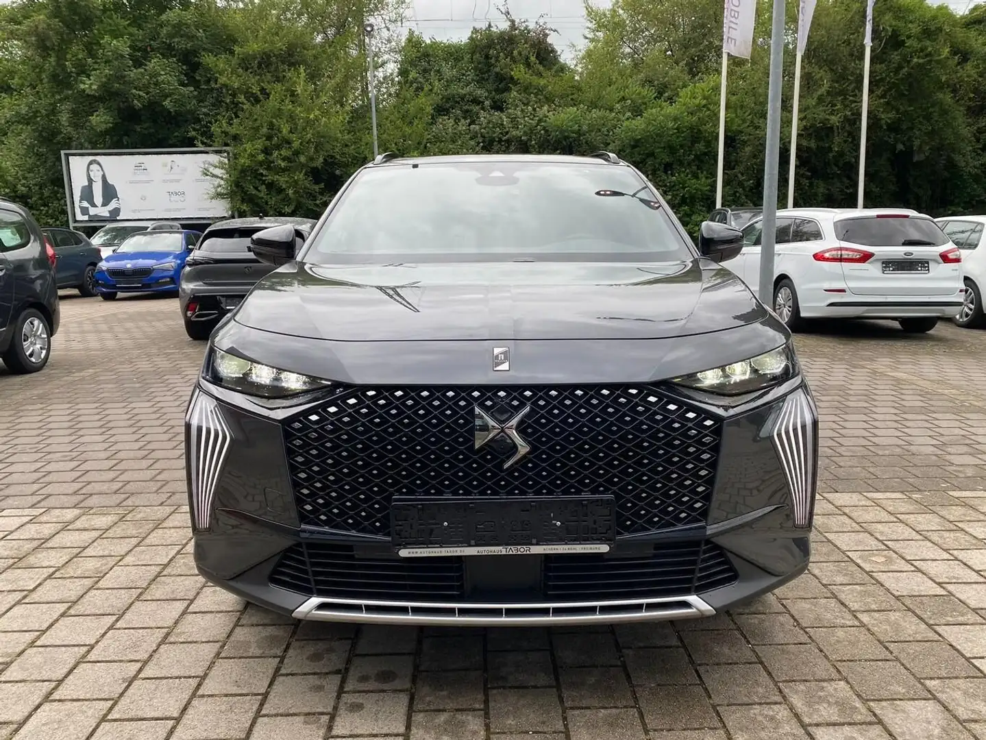 DS Automobiles DS 7 130 EAT8 Pallas Nav TechP PDC PrivG ACC SHZ 96 ... Gris - 1