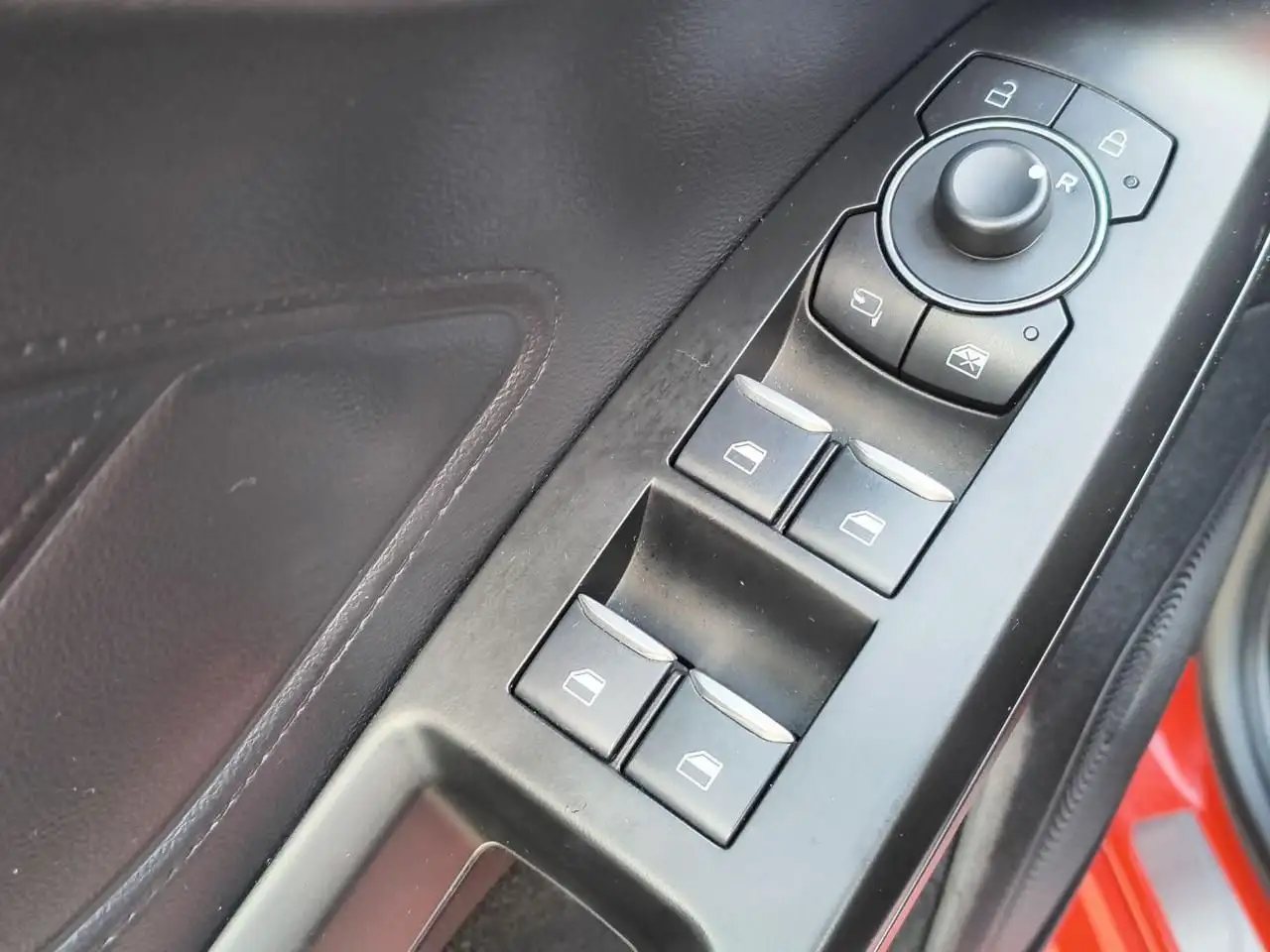 Ford Focus 1.0 EcoBoost Hybrid 125 CV ST-Line Tetto apribile, миниатюра 19