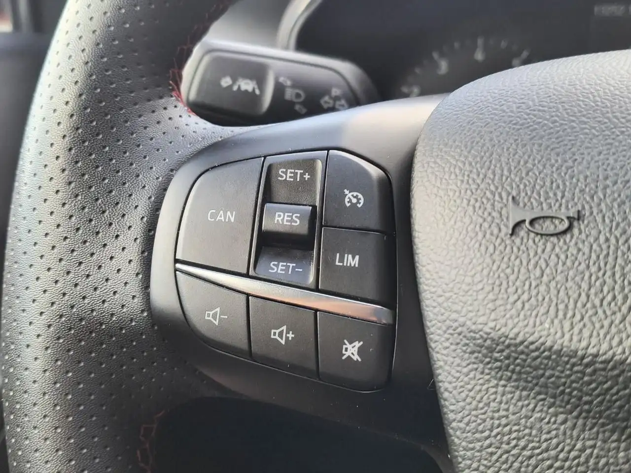 Ford Focus 1.0 EcoBoost Hybrid 125 CV ST-Line Tetto apribile, миниатюра 23