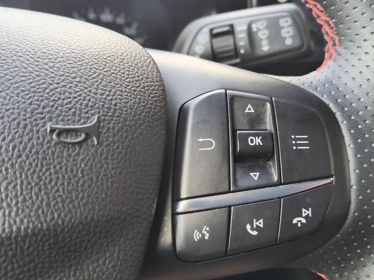 Ford Focus 1.0 EcoBoost Hybrid 125 CV ST-Line Tetto apribile, миниатюра 24
