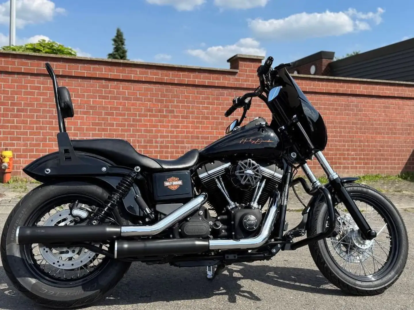 Harley-Davidson Dyna Street Bob Zwart - 2
