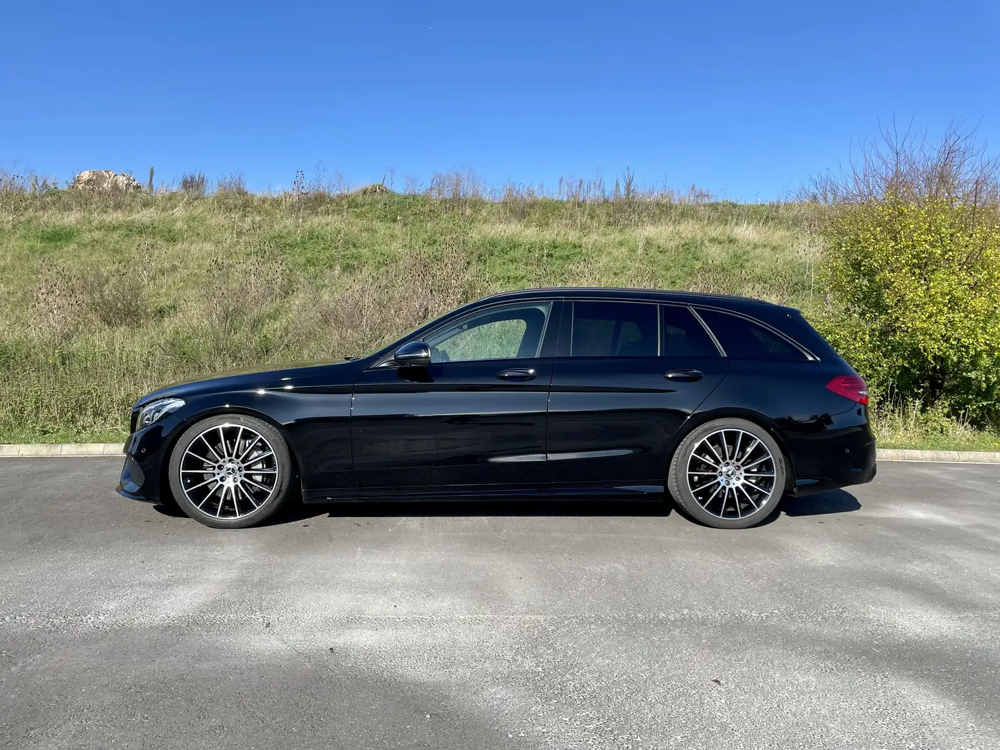 Mercedes-Benz C 300 T 9G-TRONIC AMG Line Zwart - 1