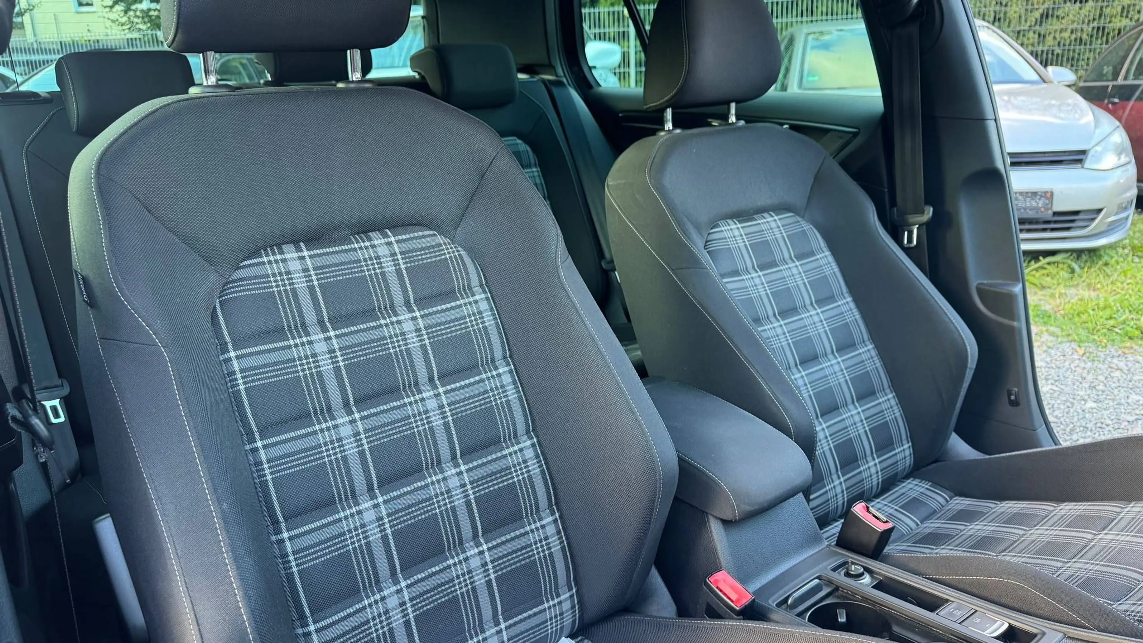 Volkswagen Golf GTD GTD*2.Hd.*Automatik*LED*DYN-Audio* — photo 15