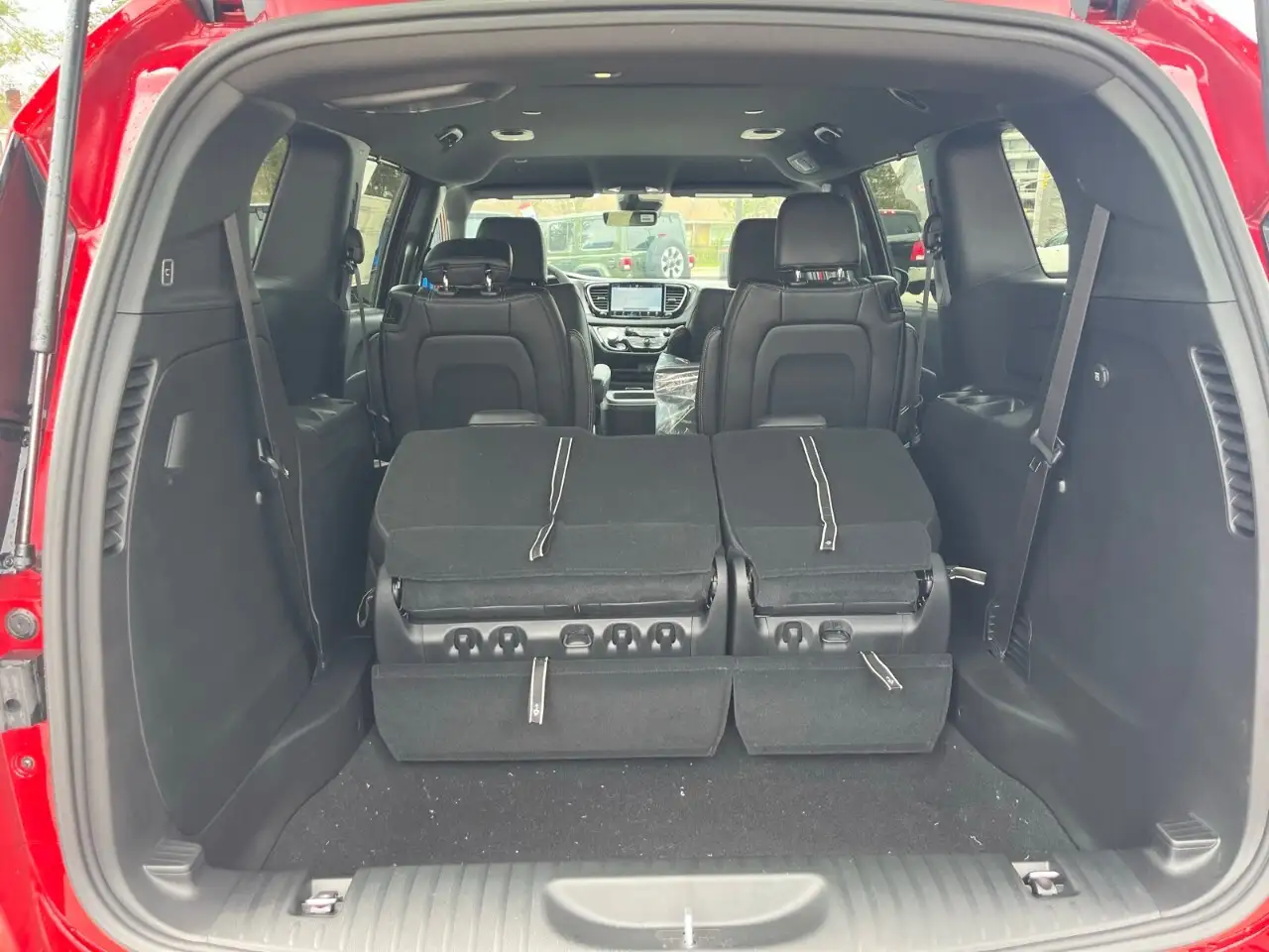 Chrysler Grand Caravan снимка Chrysler Grand Caravan
