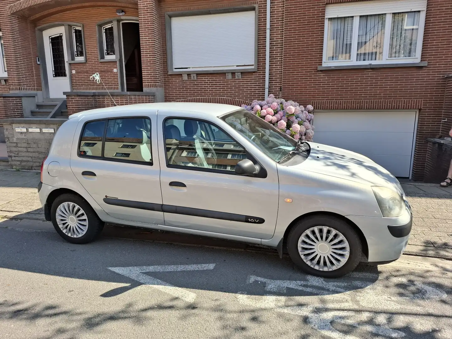 Renault Clio 1.2 16V Confort Dynamique - 1