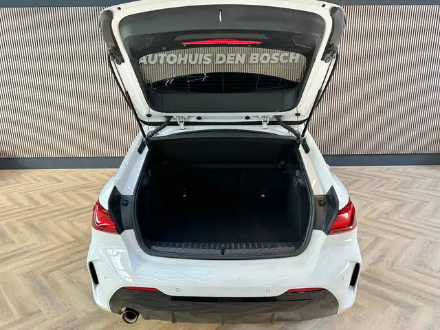 BMW 1 Series view 19