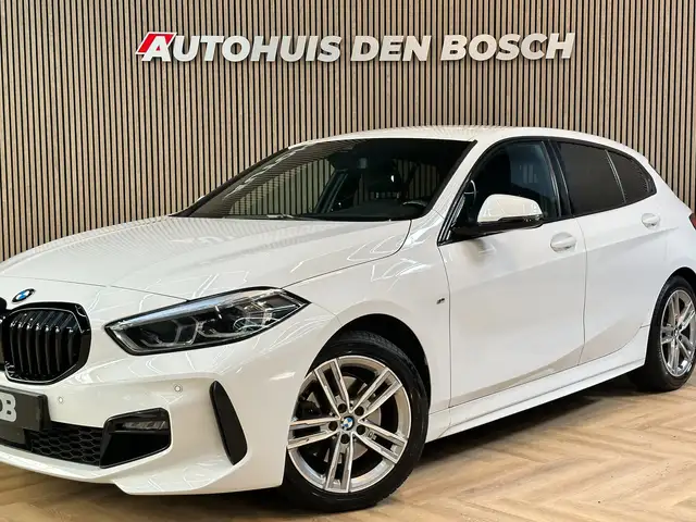 BMW 1 Series view 5