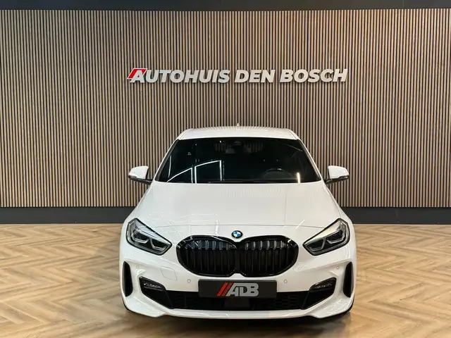 BMW 1 Series view 18