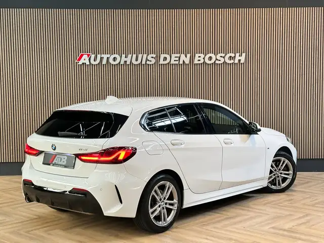 BMW 1 Series view 2