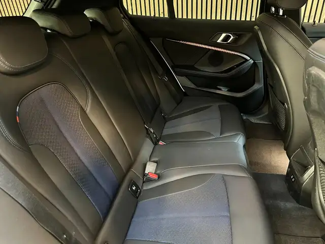 BMW 1 Series view 10