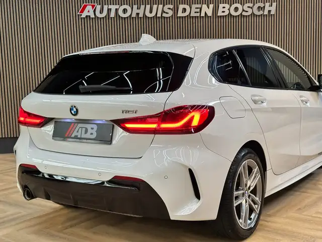 BMW 1 Series view 6