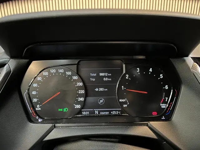 BMW 1 Series view 13