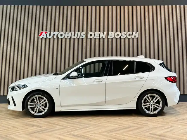 BMW 1 Series view 3