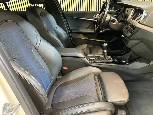 BMW 1 Series view 9