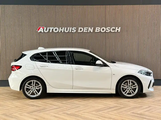 BMW 1 Series view 4