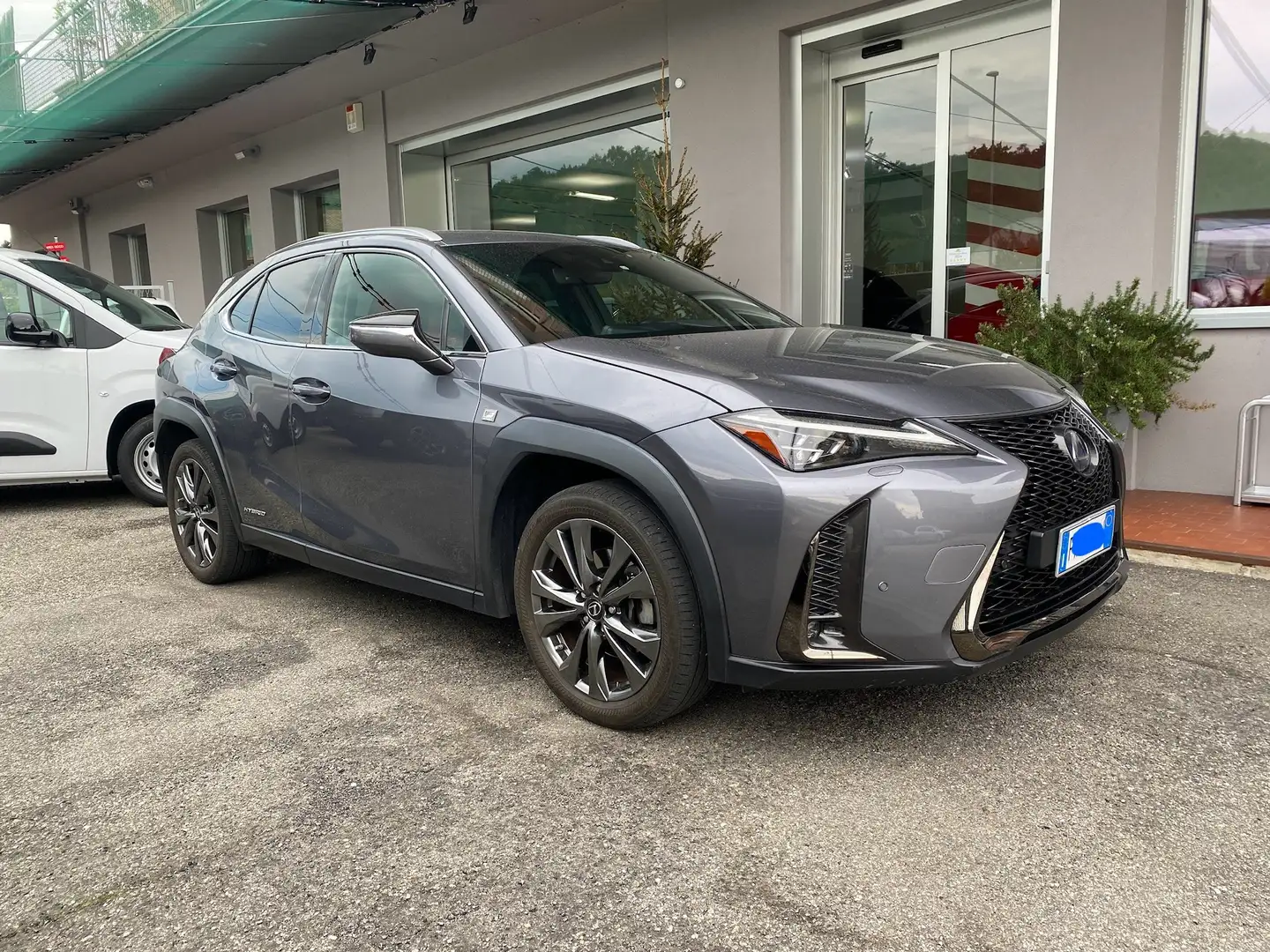 Lexus UX 250h 2.0 F-Sport Hybrid 4wd cvt Grijs - 1