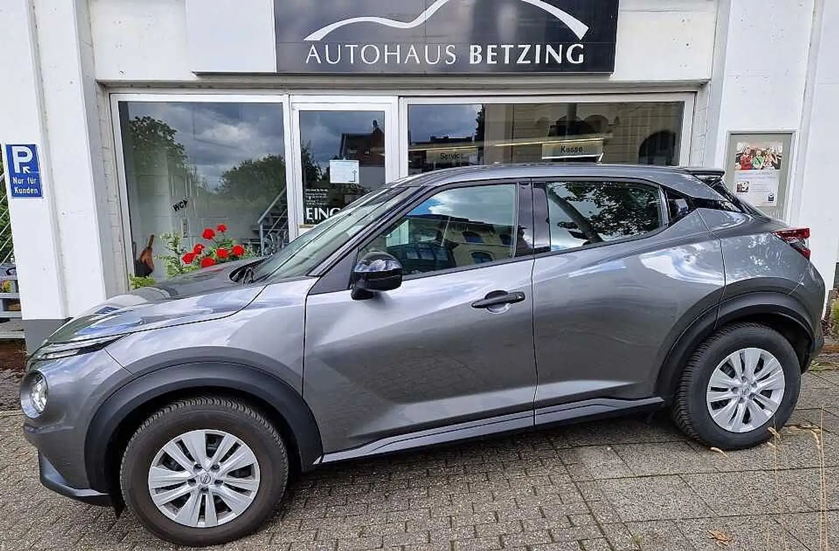 Nissan Juke 1,0 DIG-T Visia 6MT Grau - 1