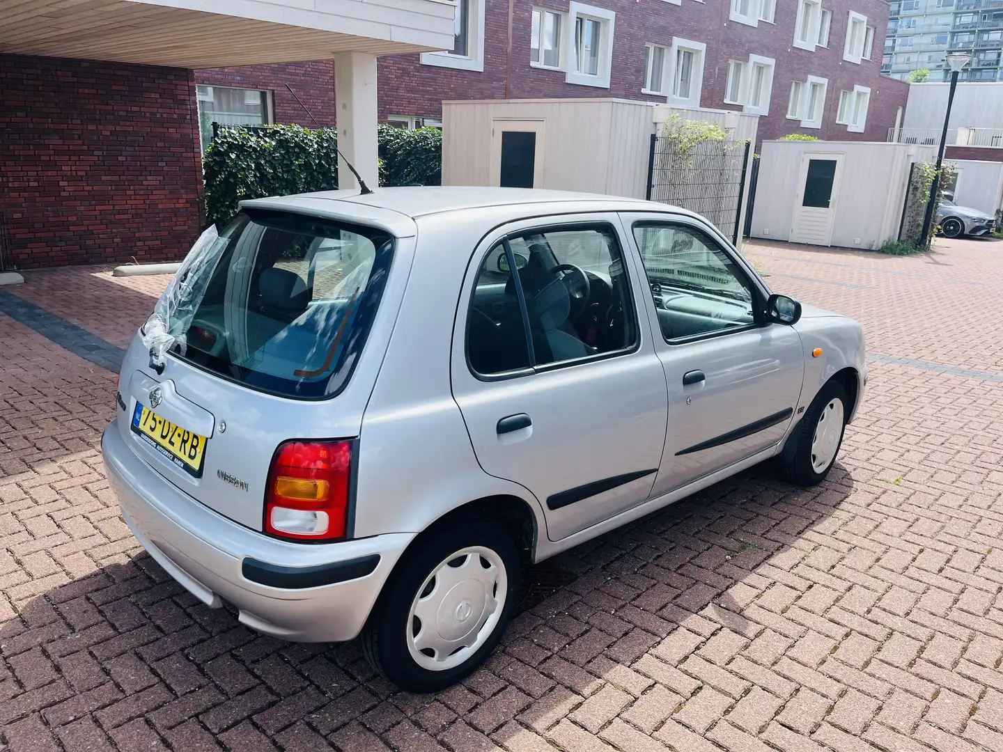 Nissan Micra 1.3 GX Gris - 2