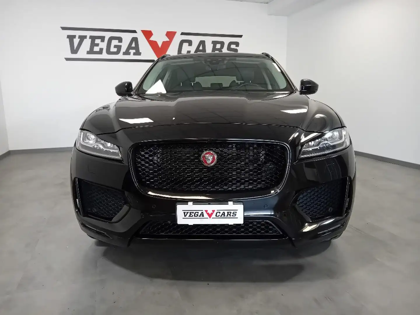 Jaguar F-Pace 2.0 D 180 CV AWD aut. Prestige Noir - 2